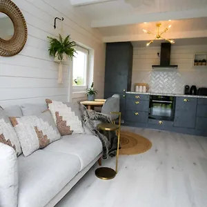 The Paddocks - Stylish, Cozy & Private Ireland