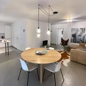 Appartamento With Free Covered Parking - Center 